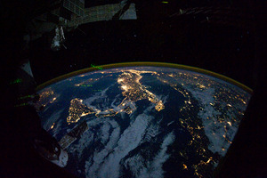 Pohled na Sicíli a Itálii z Mezinárodní vesmírné stanice (ISS) v noci