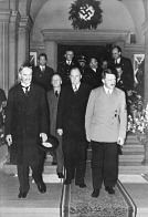 Neville Chamberlain s Adolfem Hitlerem v Mnichově, září 1938